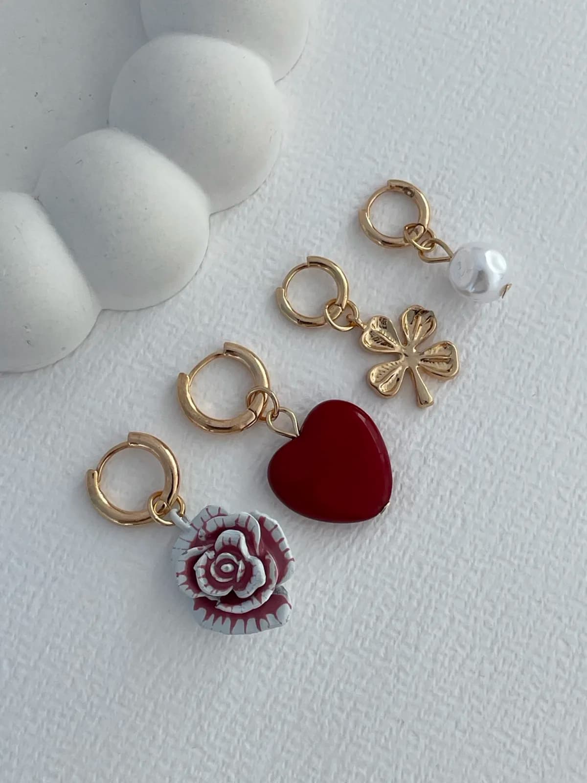 Özel Seri ZR Model Kalp &amp; Gül Tasarım Gold Küpe Seti