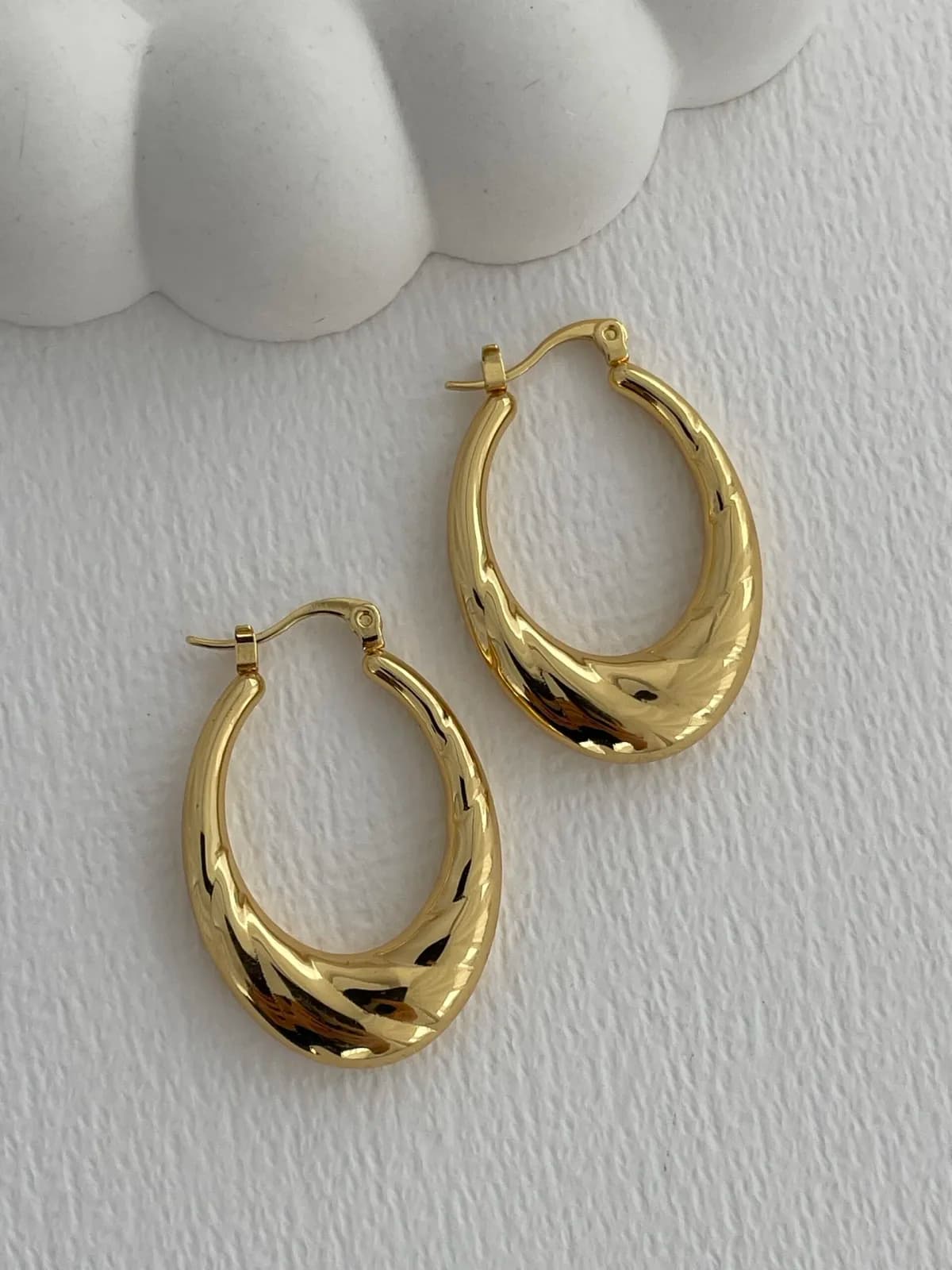 Çelik Desenli Oval Tasarım Gold Halka Küpe