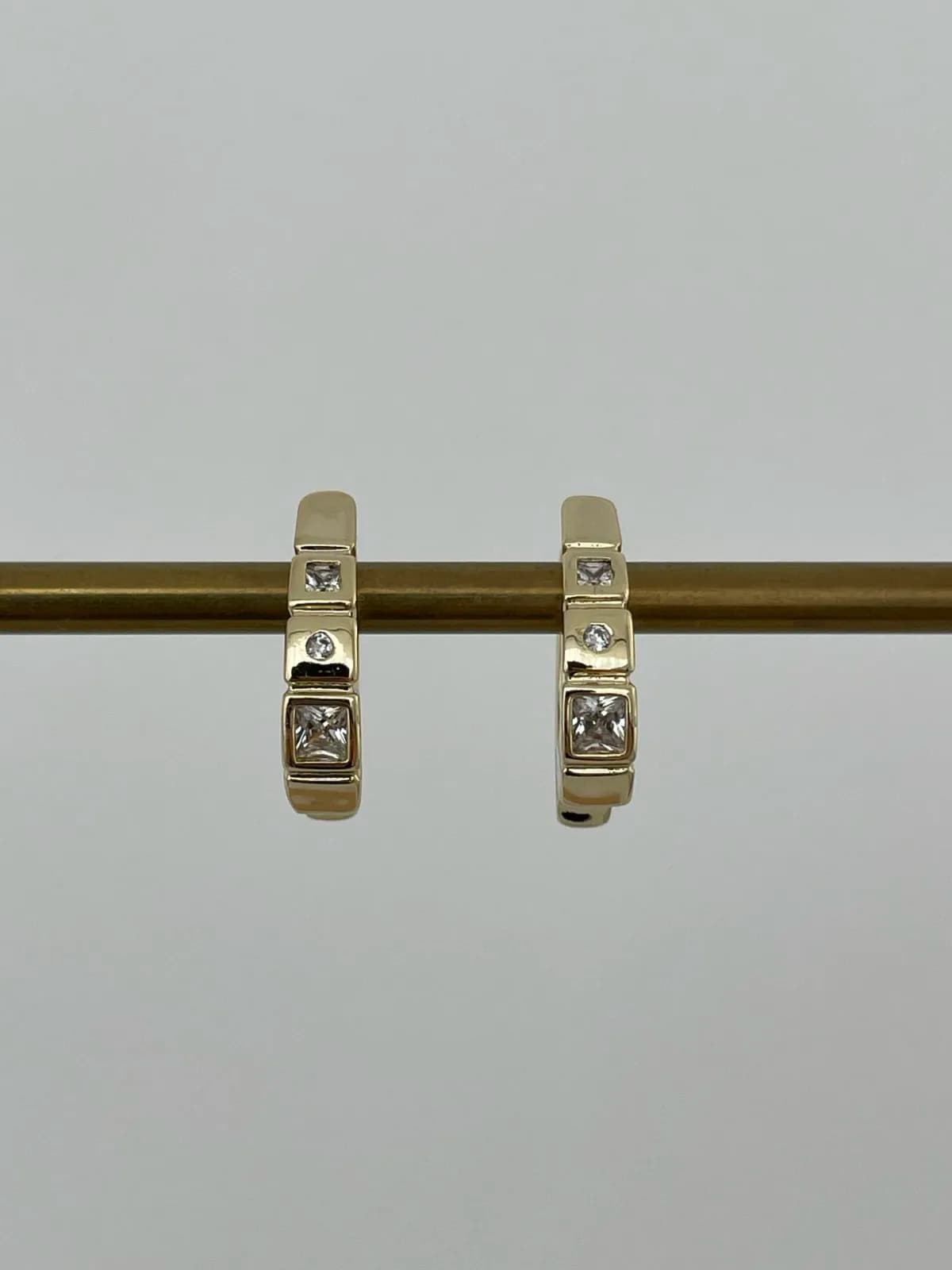 Özel Seri Zirkon Taşlı Geometrik Tasarım Gold Küpe