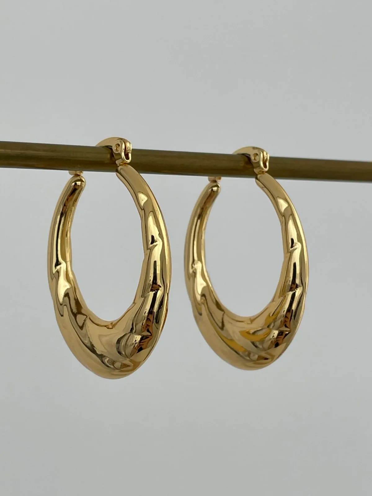 Çelik Desenli Oval Tasarım Gold Halka Küpe