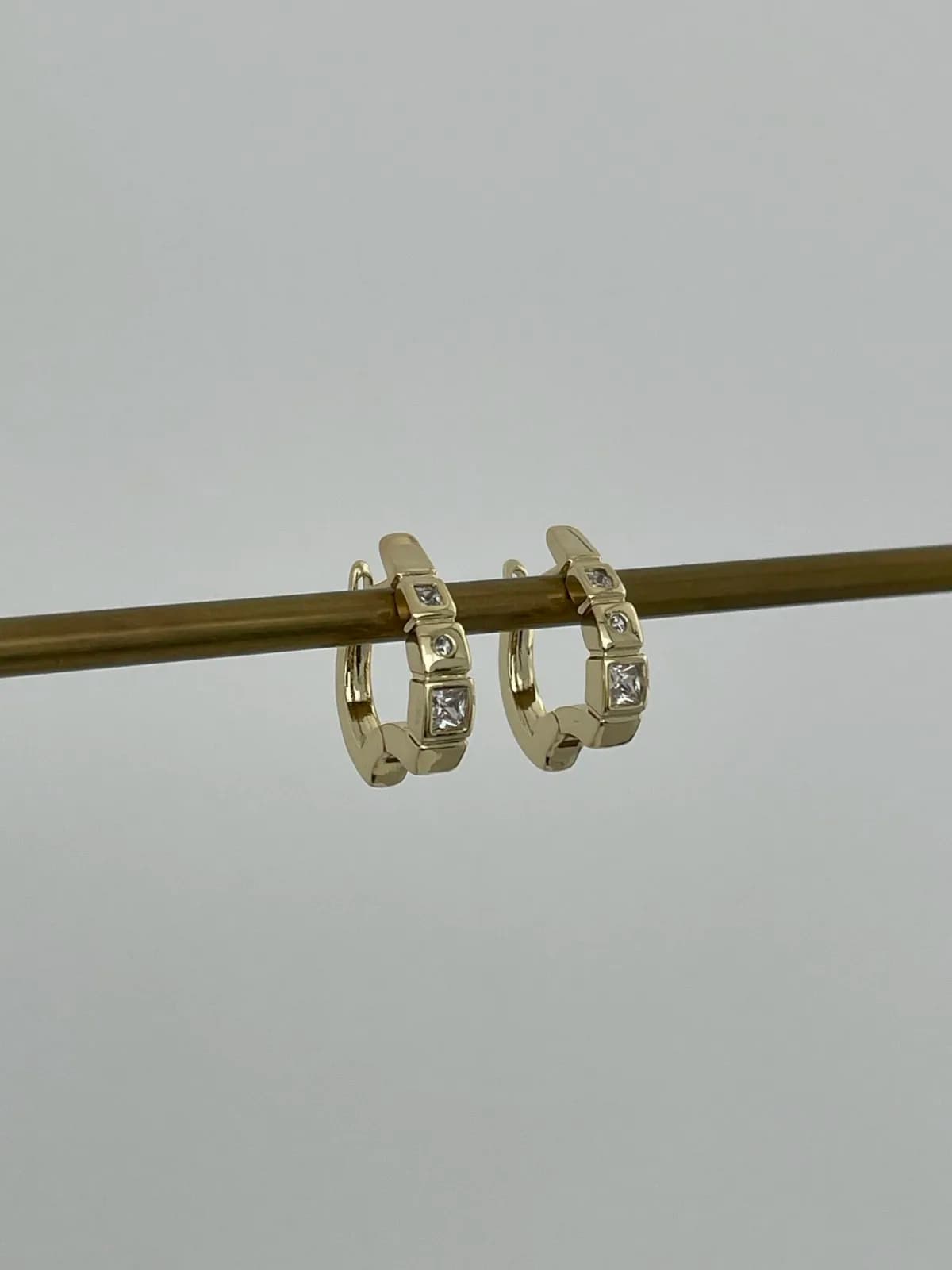 Özel Seri Zirkon Taşlı Geometrik Tasarım Gold Küpe