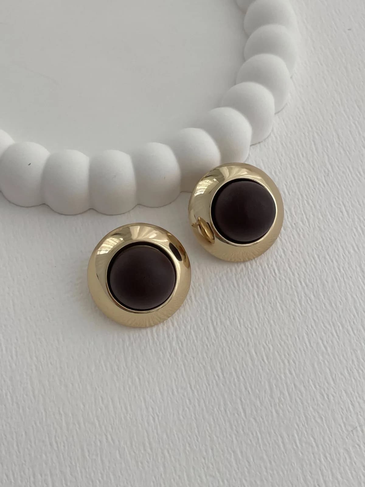 Özel Seri Kahverengi Ahşap Top Detay Gold Küpe