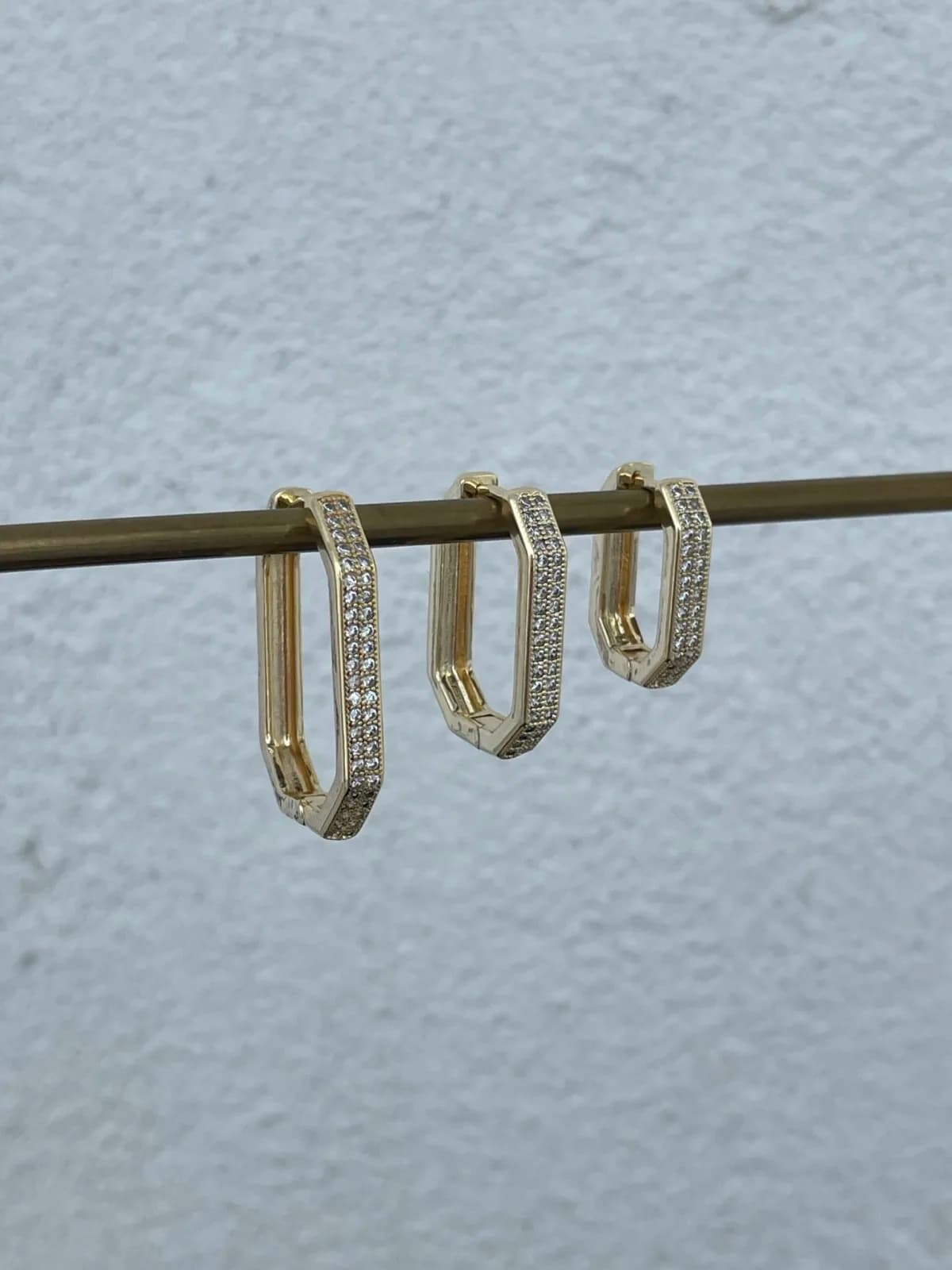 Özel Seri Zirkon Taşlı Altıgen Orta Gold Küpe