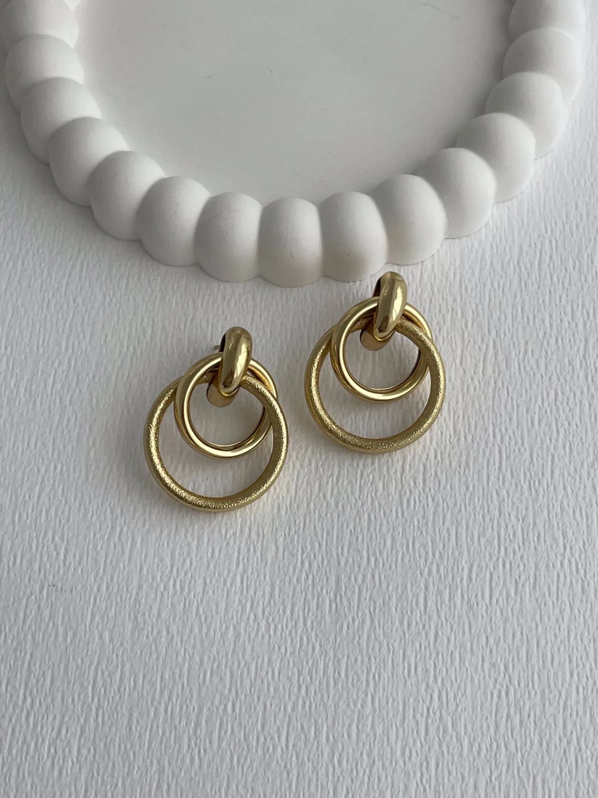 Çelik İç İçe Halka Tasarım Gold Küpe