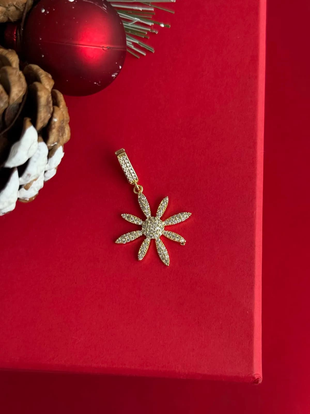 NS-Zirkon Taşlı Çiçek Tasarım Gold Charm Uç