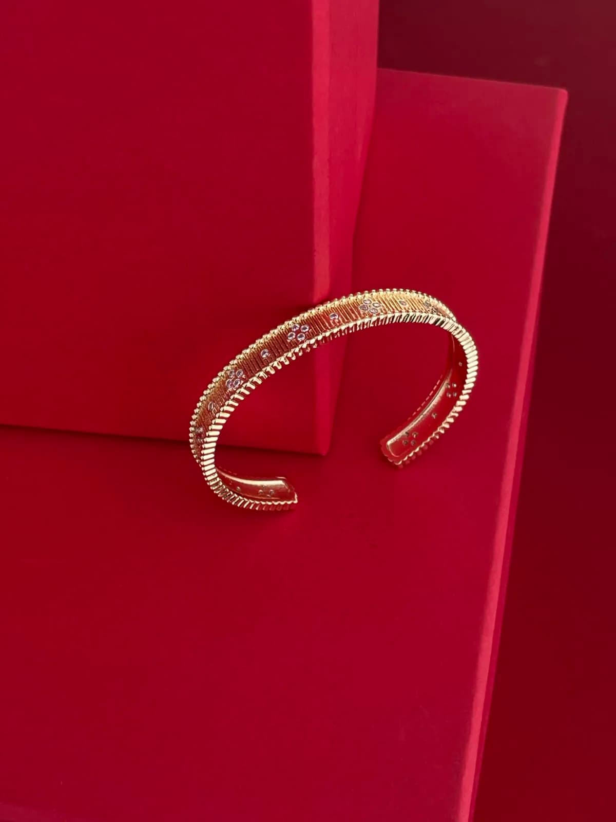 NS-Zirkon Taşlı Marka Model Sıkıştırılabilir Gold Bileklik
