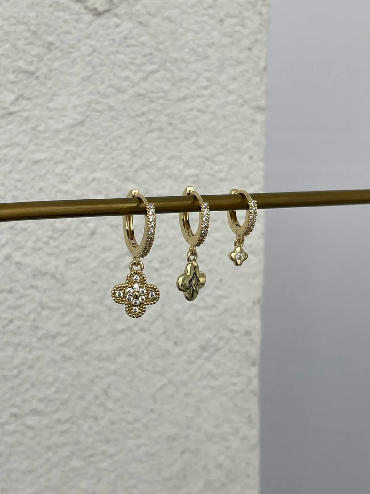 Özel Seri Zirkon Taşlı Çiçek Üçlü Halka Gold Küpe Seti