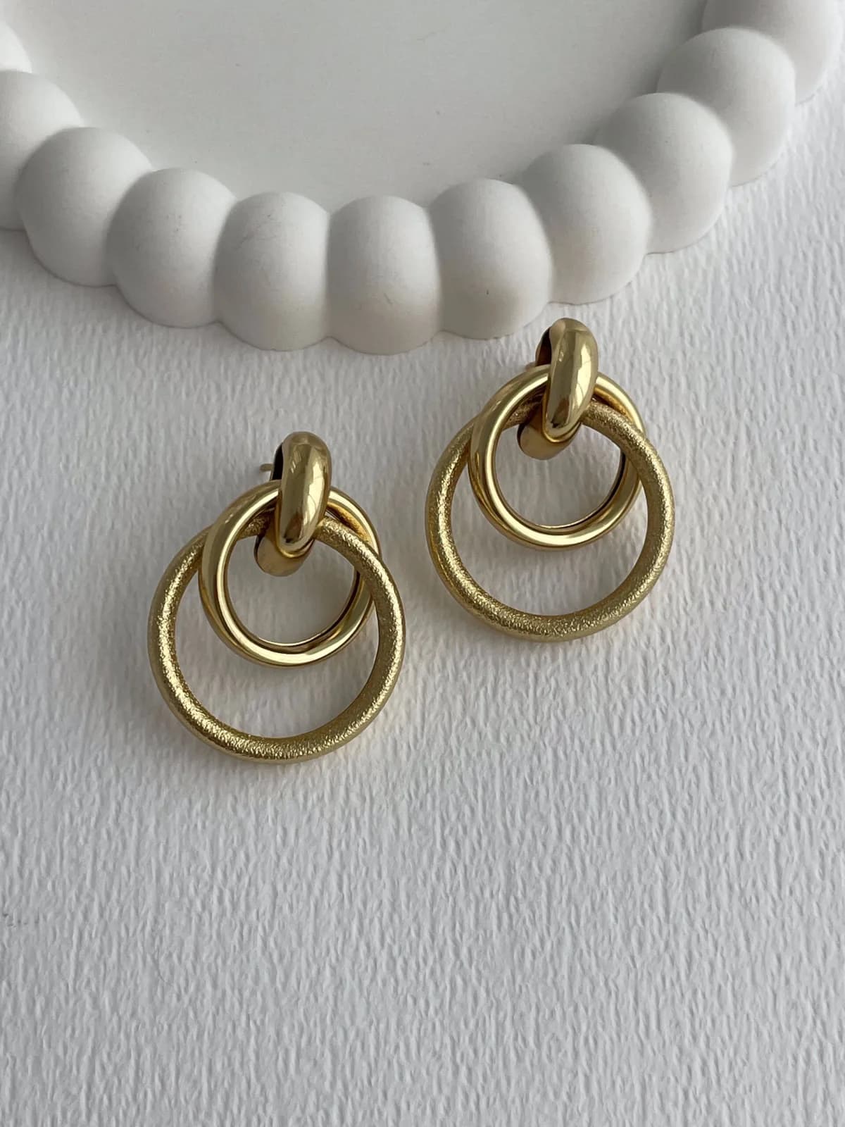 Çelik İç İçe Halka Tasarım Gold Küpe