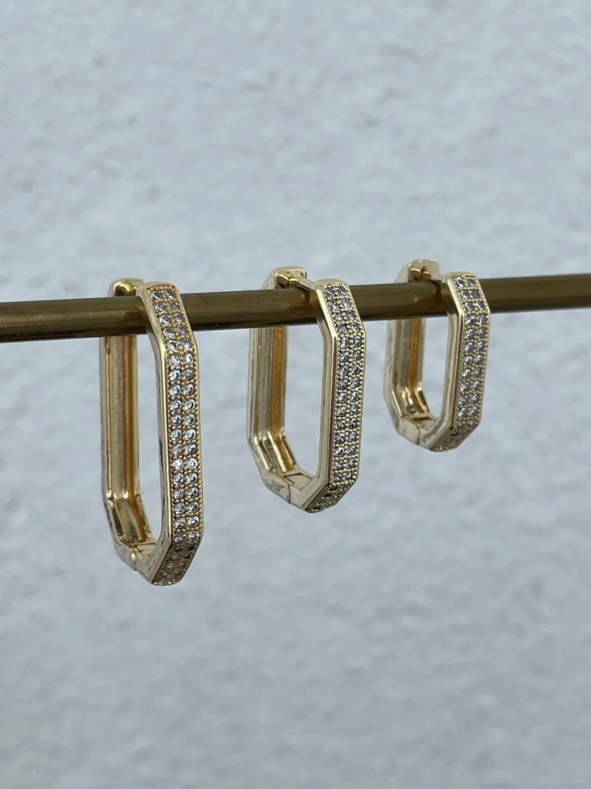 Özel Seri Zirkon Taşlı Altıgen Orta Gold Küpe