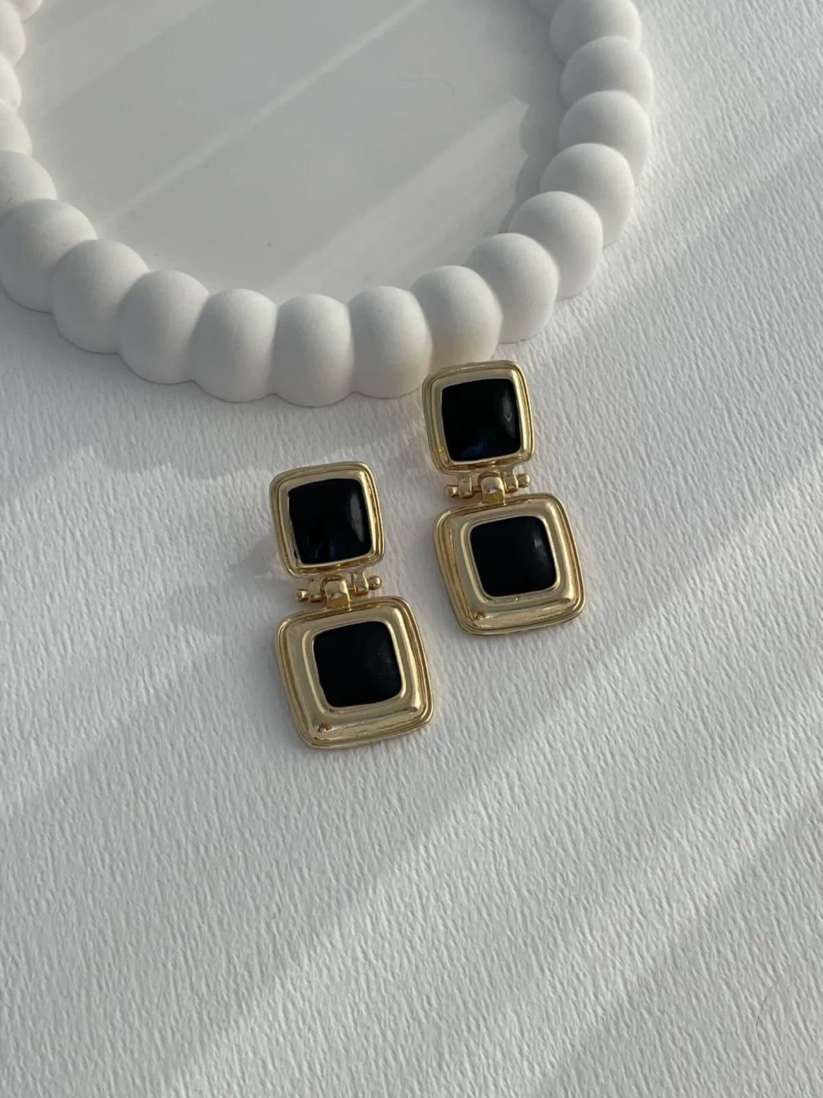 Özel Seri Siyah Kemik İkili Kare Tasarım Gold Küpe