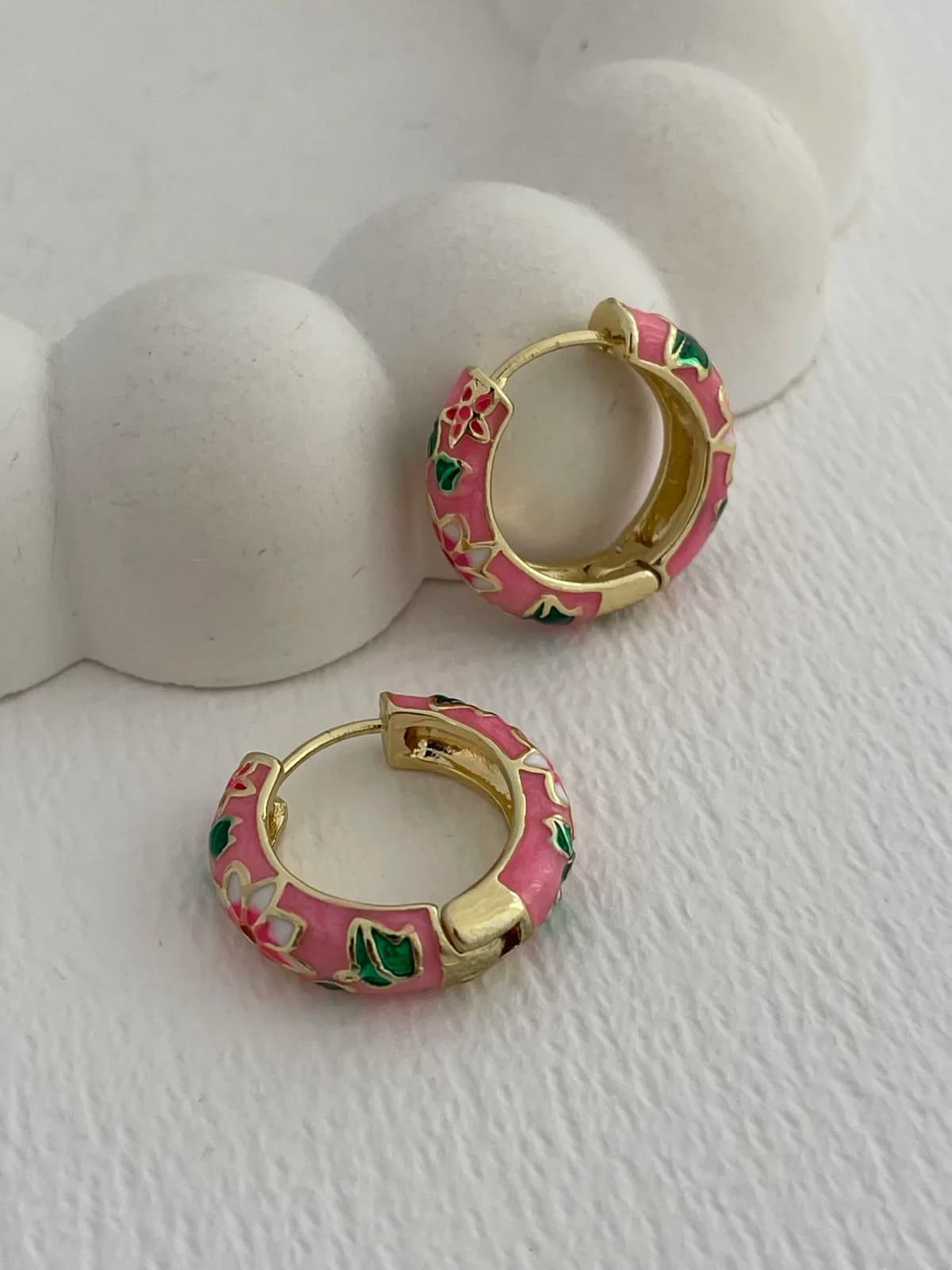 Özel Seri Çiçek Kabartma Desen Pembe Gold Küpe