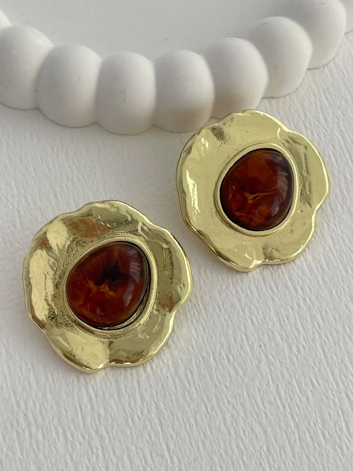 Özel Seri Kahverengi Kemik Oval Soyut Tasarım Gold Küpe