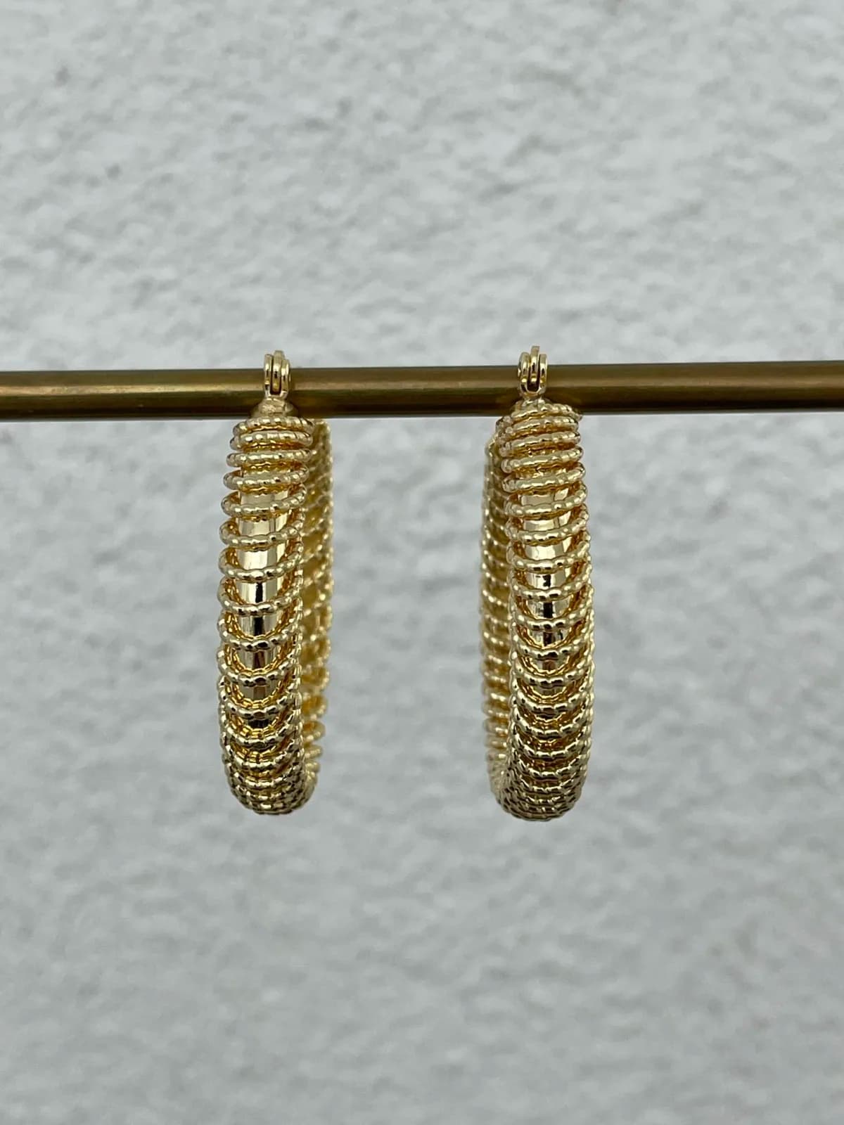 Özel Seri Tırtık Tel Çevrili Gold Halka Küpe