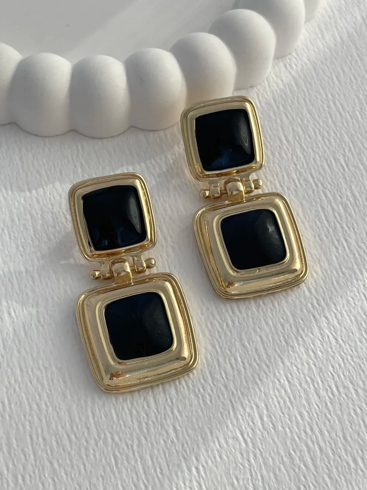Özel Seri Siyah Kemik İkili Kare Tasarım Gold Küpe