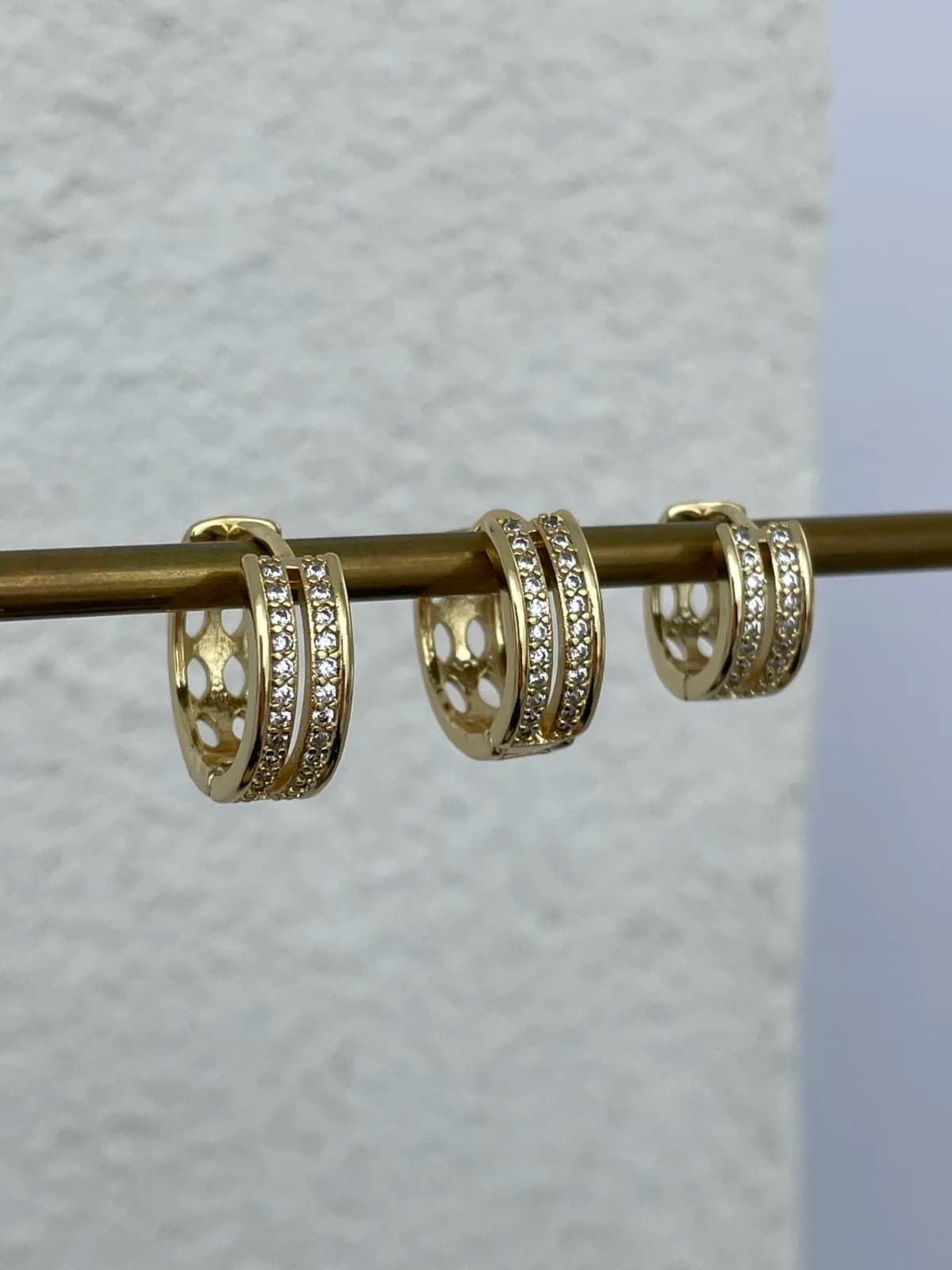 Özel Seri İki Sıra Zirkon Taşlı Üçlü Halka Gold Küpe Seti