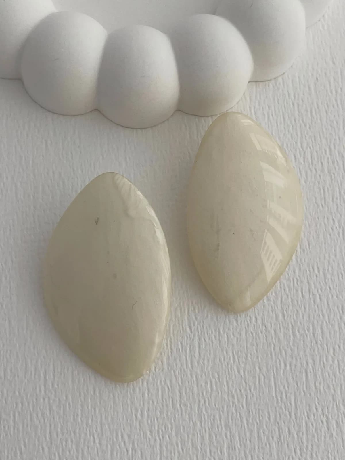 Özel Seri Krem Tasarım Oval Küpe