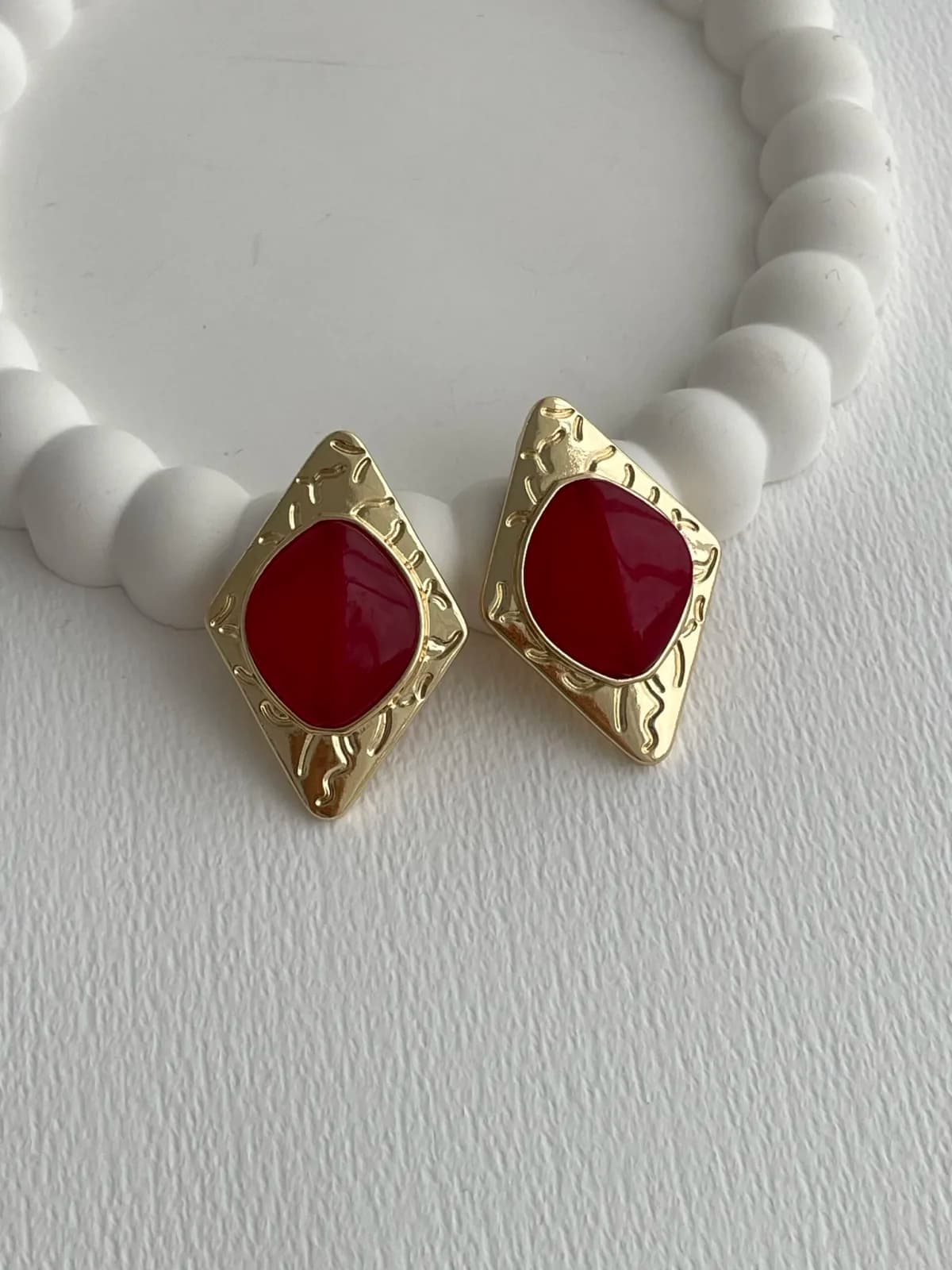 Özel Seri Desenli Geometrik Tasarım Bordo Mineli Gold Küpe