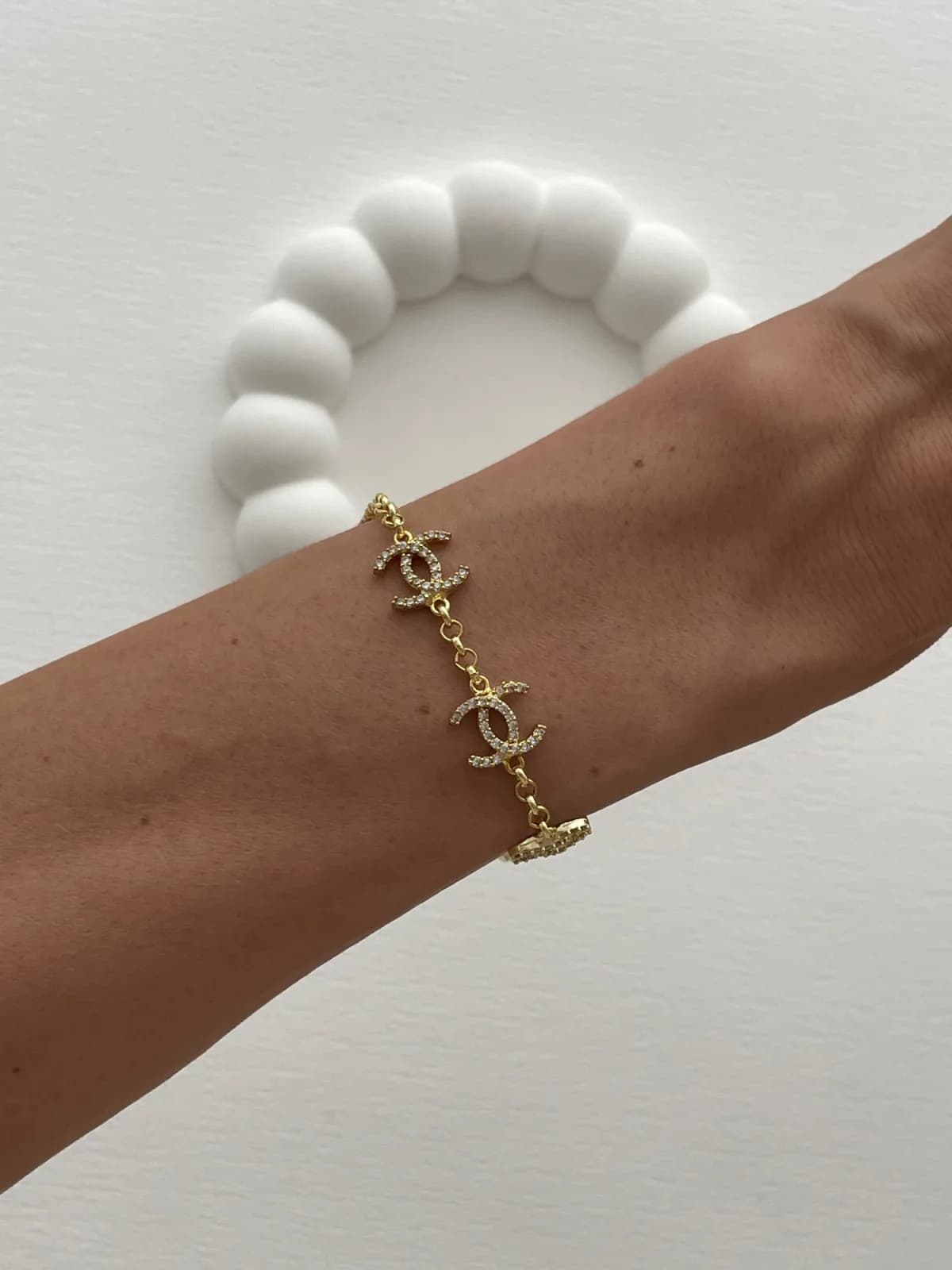 Özel Seri Marka Model Zirkon Taşlı CC Üçlü Tasarım Gold Bileklik