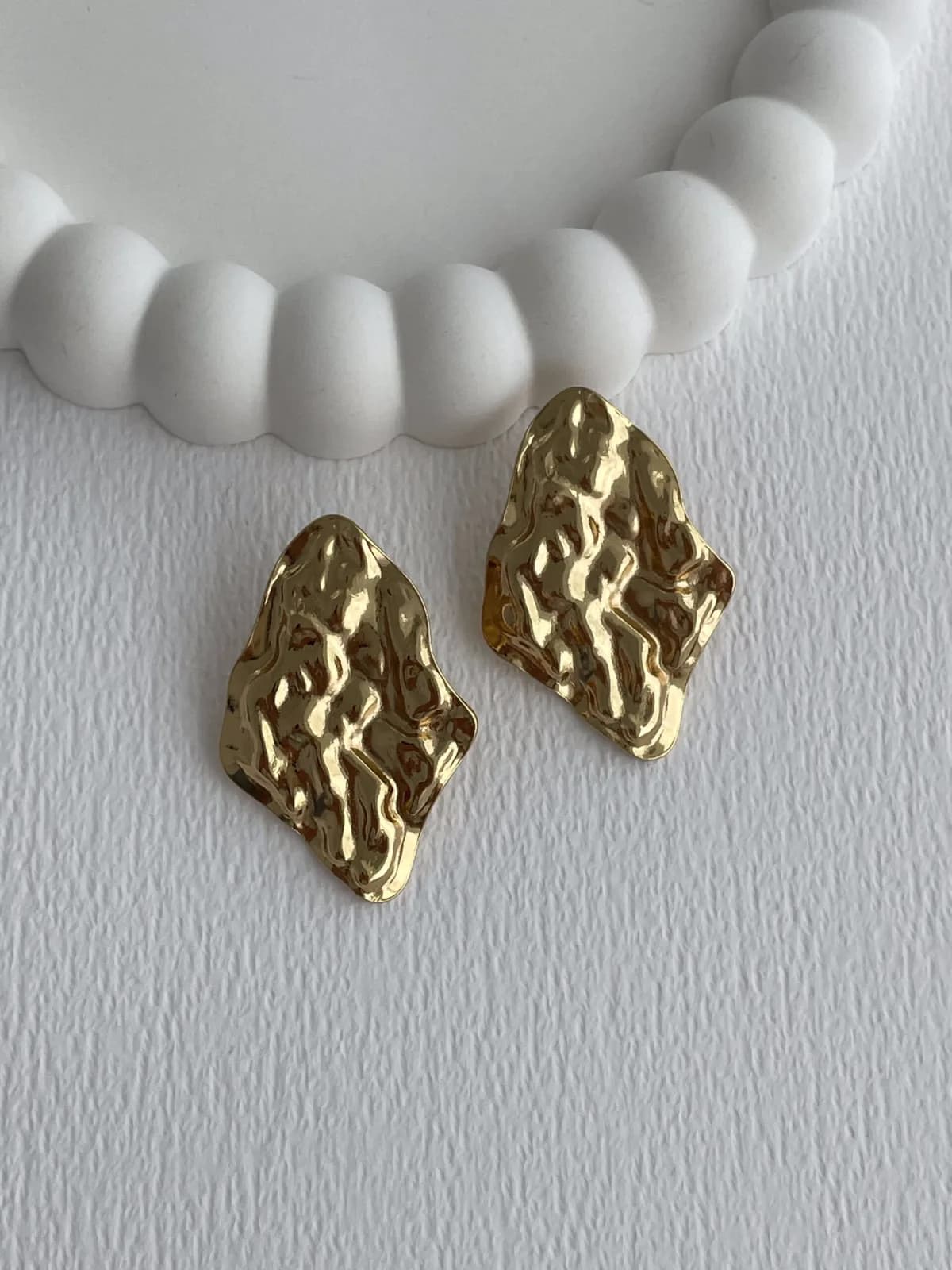 Çelik Desenli Geometrik Tasarım Gold Küpe