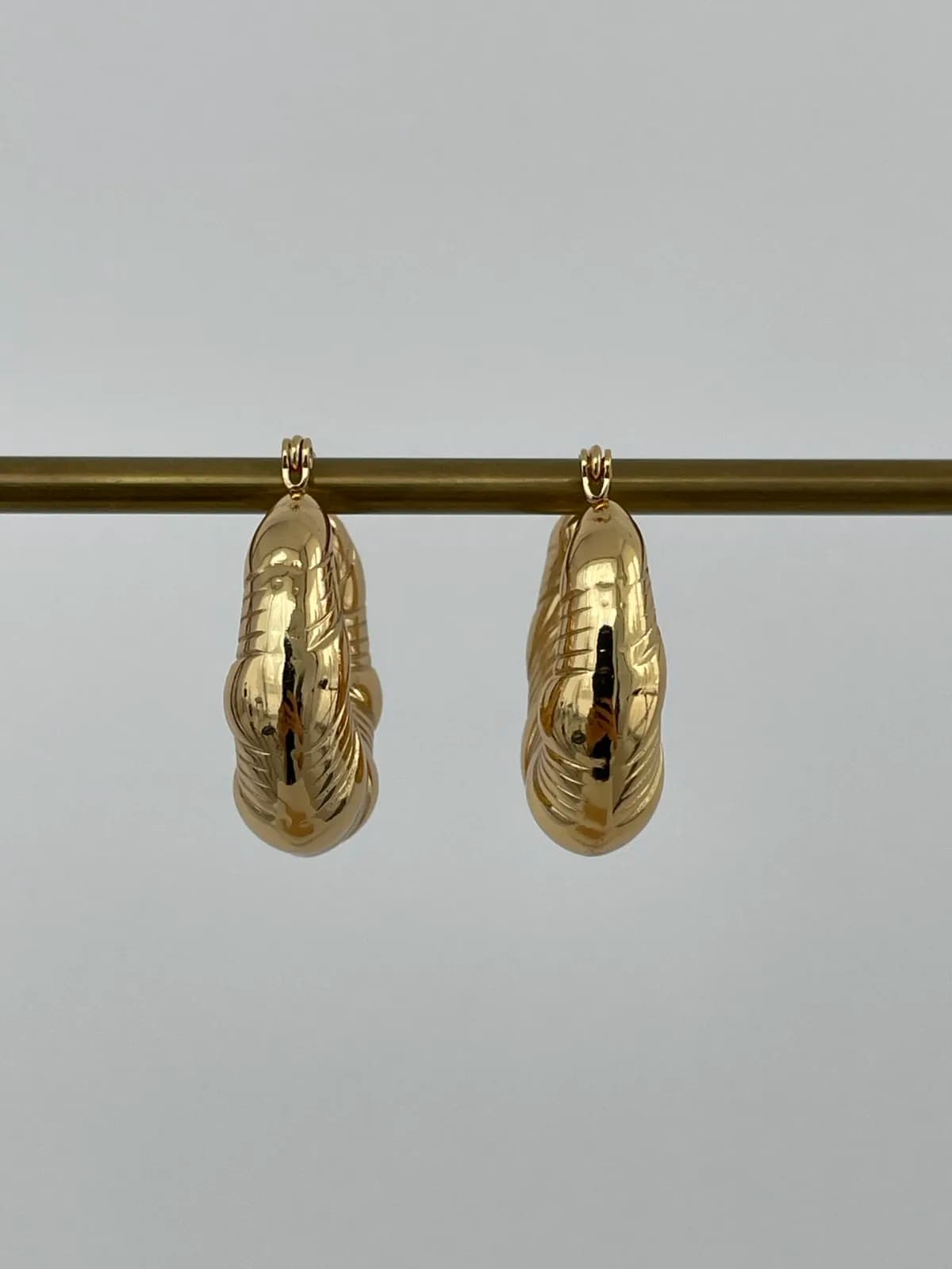 Çelik Desenli Gold Halka Küpe