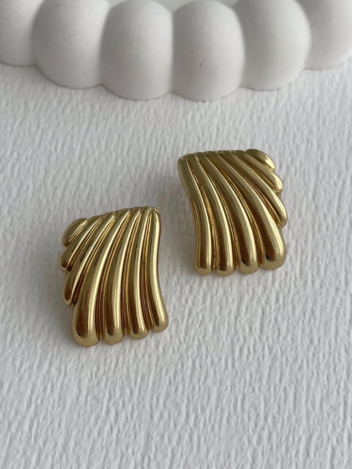 Çelik Tırtık Desen Geometrik Tasarım Gold Küpe