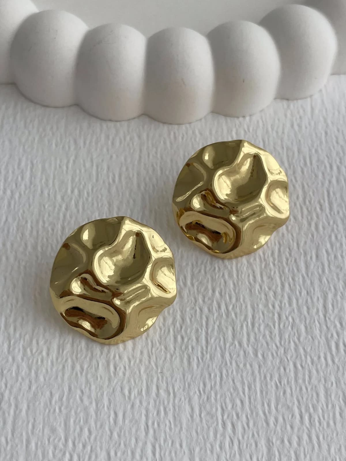 Çelik Soyut Tasarım Yuvarlak Gold Küpe