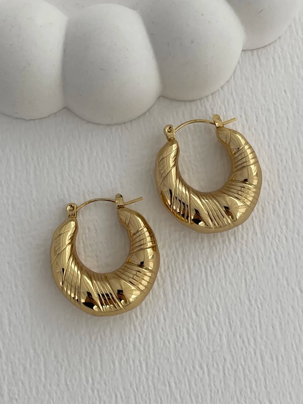 Çelik Desenli Gold Halka Küpe