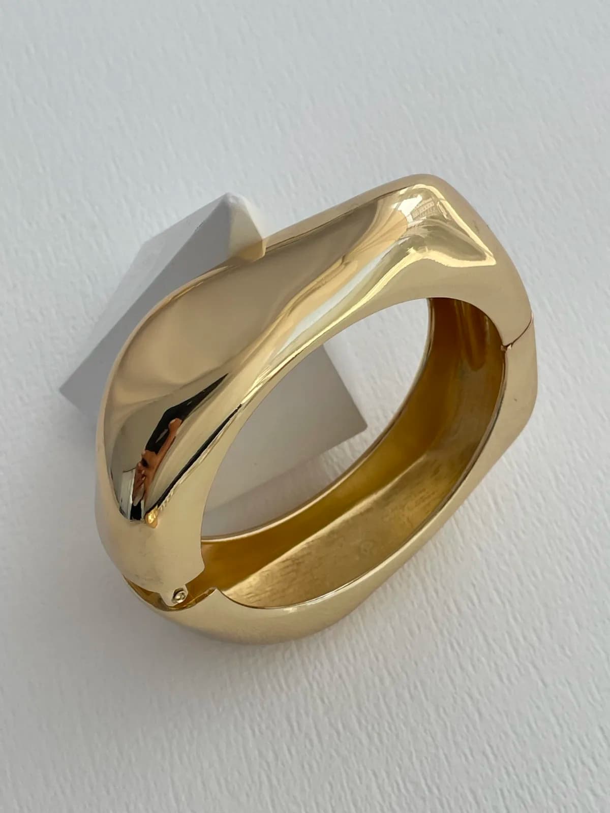Özel Seri Asimetrik Kıvrımlı Gold Kare Kelepçe Bileklik