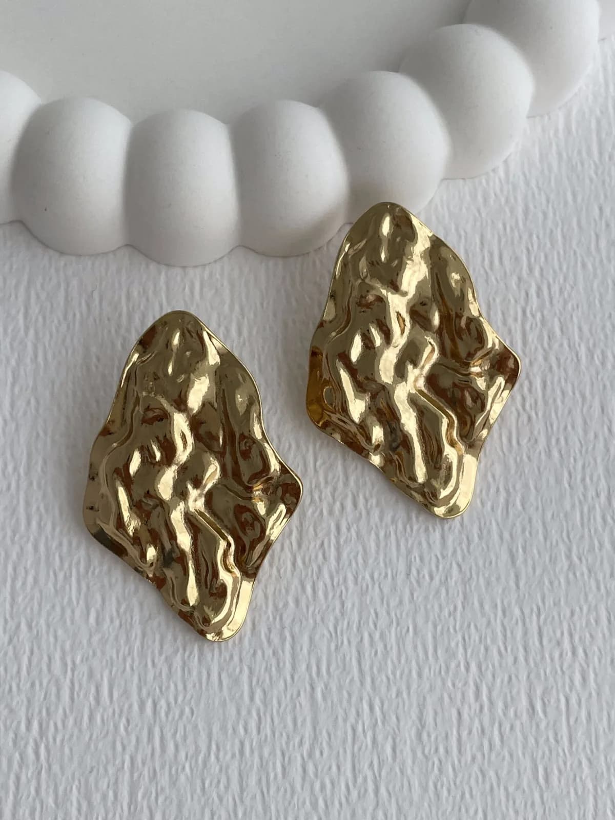 Çelik Desenli Geometrik Tasarım Gold Küpe