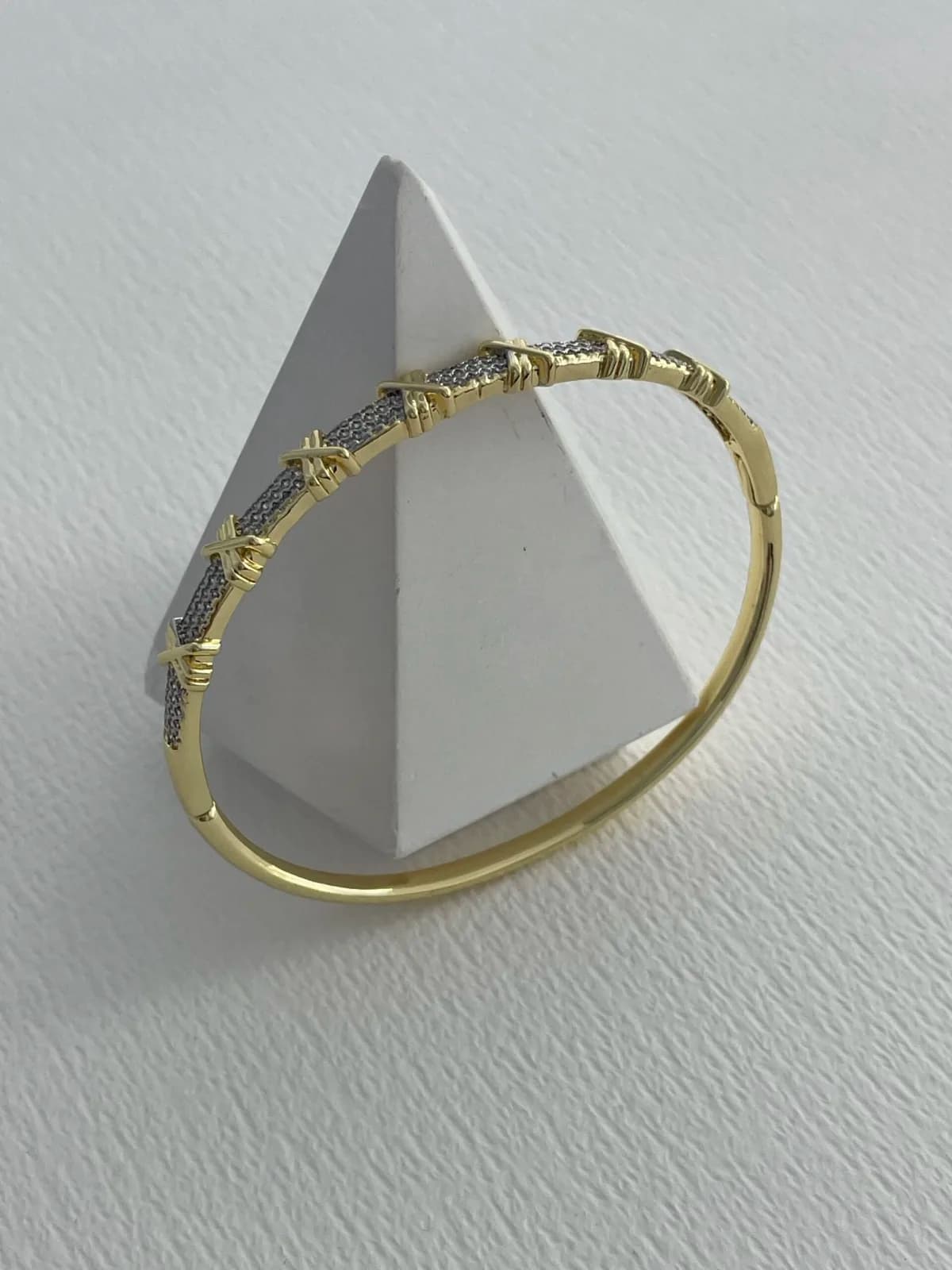 Özel Seri Zirkon Taşlı X Tasarım Gold Kelepçe Bileklik