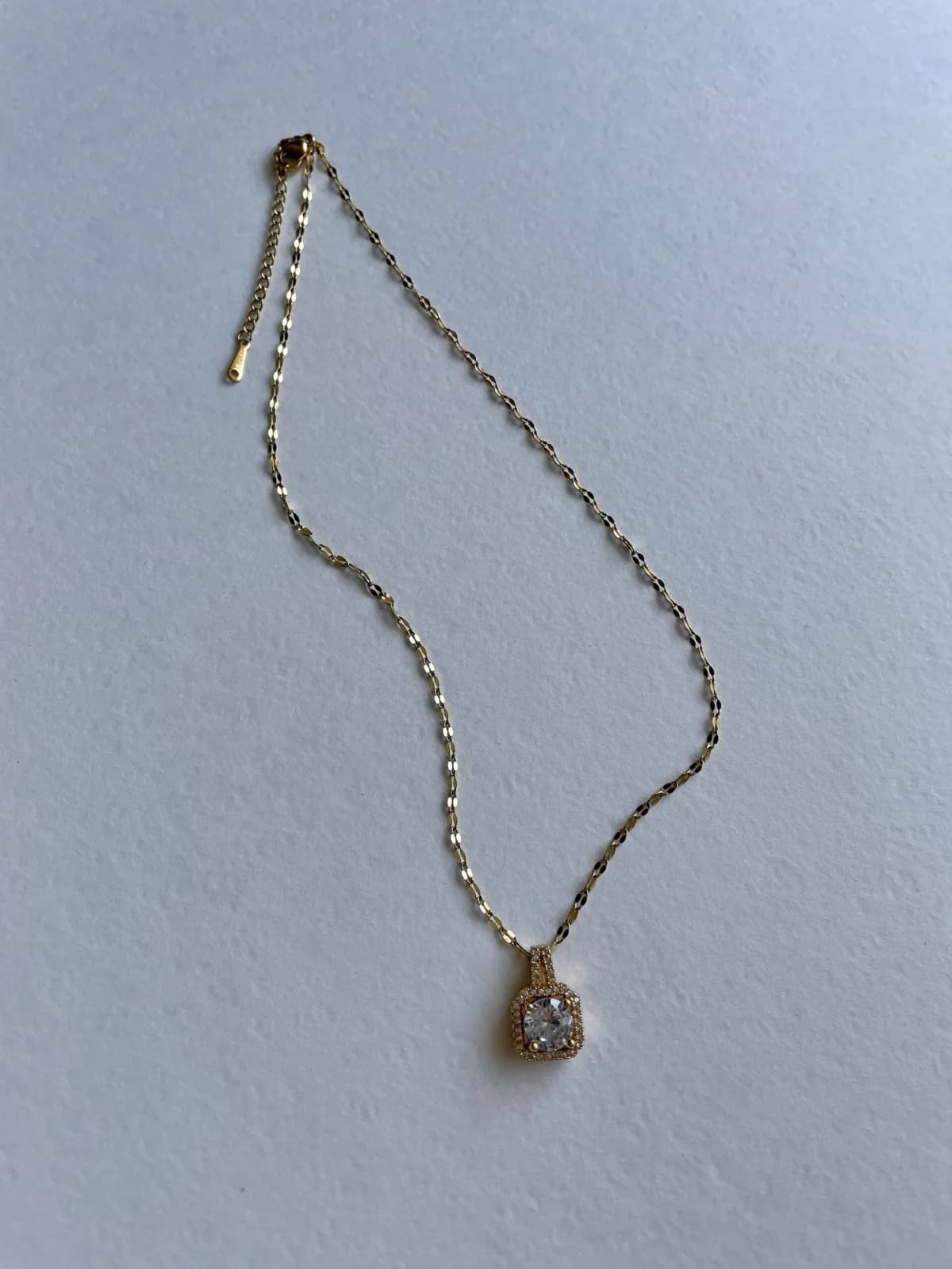 Zirkon Taşlı Baget Gold Kolye
