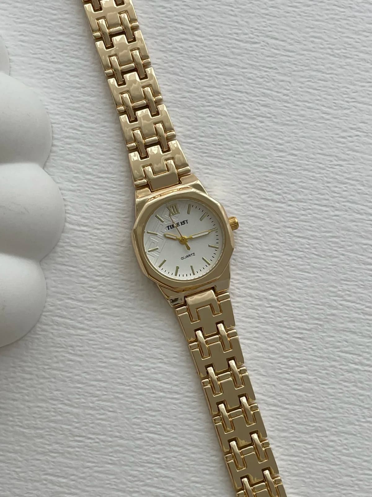 Yuvarlak Tasarım Kadranı Beyaz Gold Vintage Saat