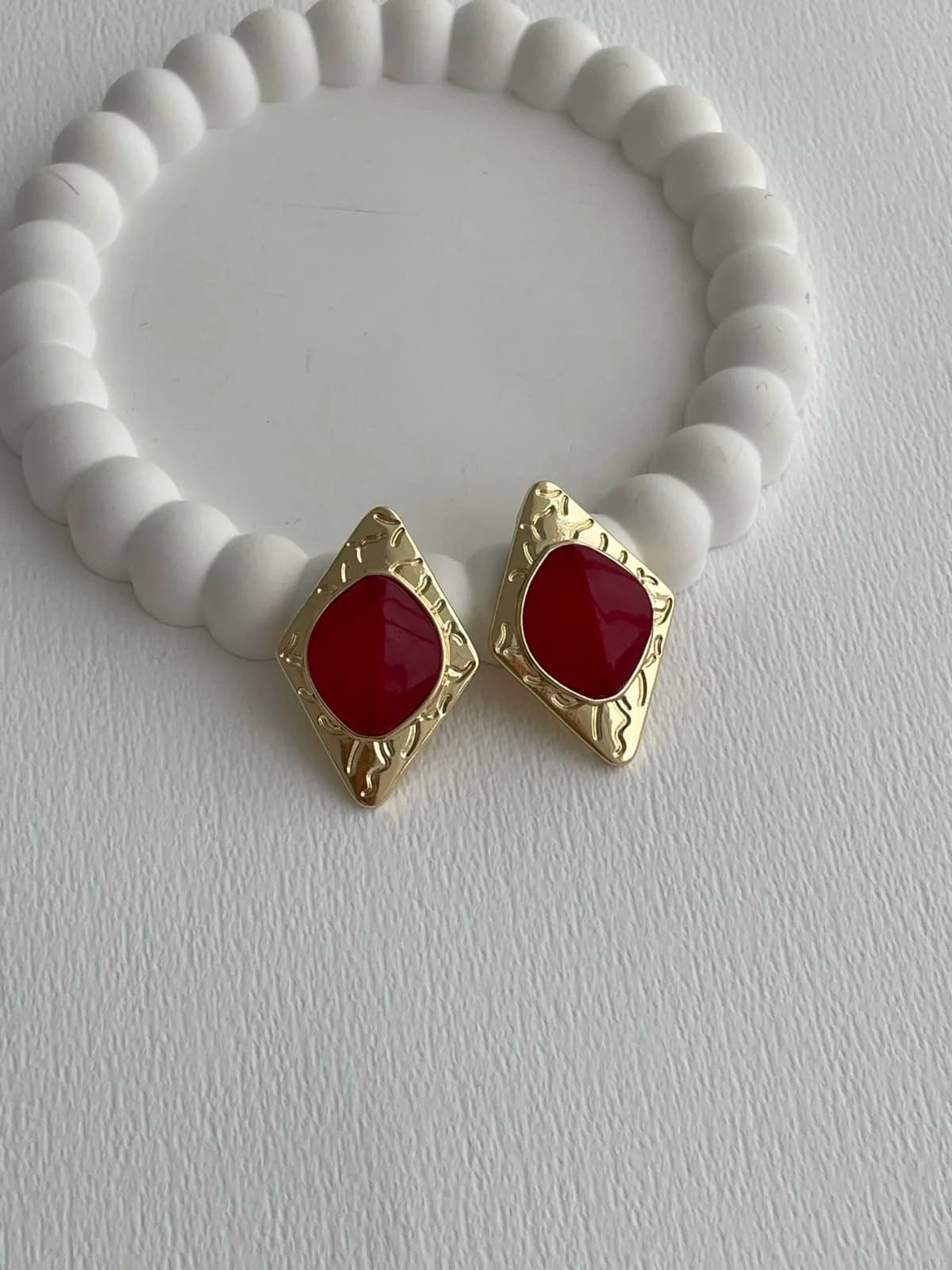 Özel Seri Desenli Geometrik Tasarım Bordo Mineli Gold Küpe