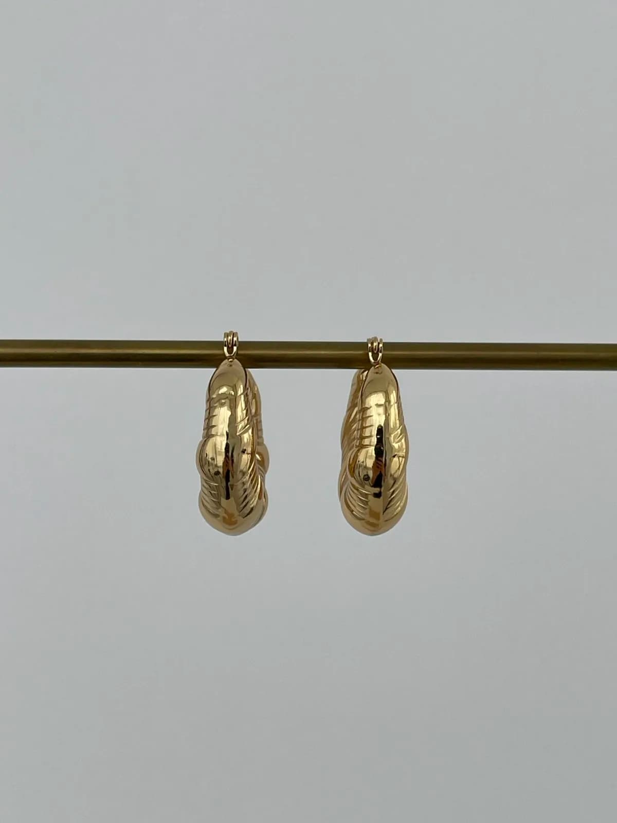 Çelik Desenli Gold Halka Küpe