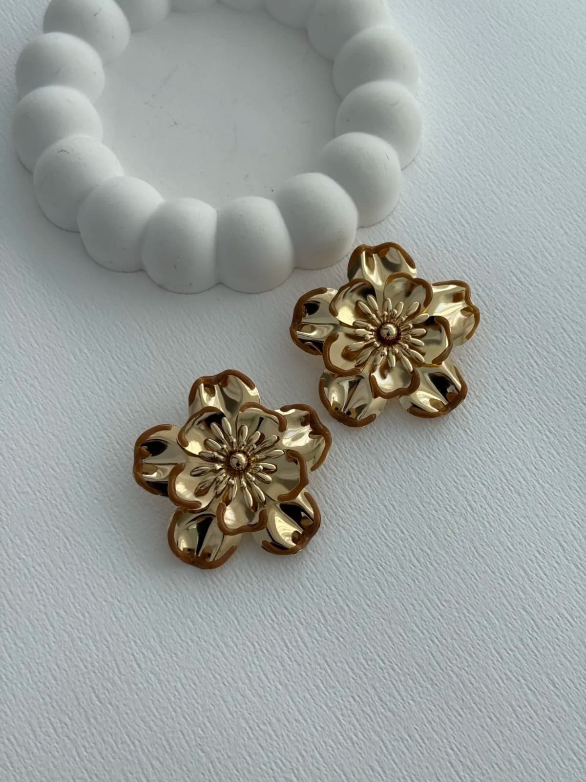 Özel Seri Karamel Mineli Çiçek Tasarım Gold Küpe