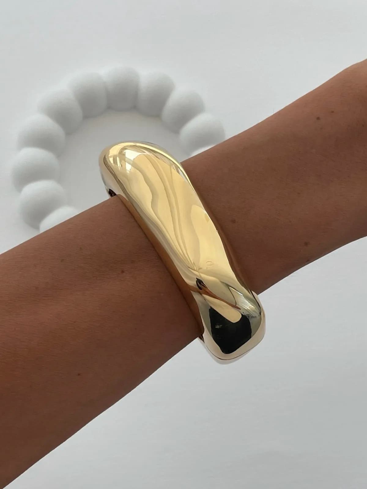 Özel Seri Asimetrik Kıvrımlı Gold Kare Kelepçe Bileklik