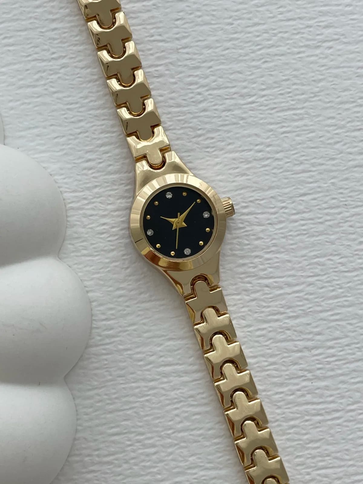 Yuvarlak Tasarım Kadranı Siyah Gold Vintage Saat