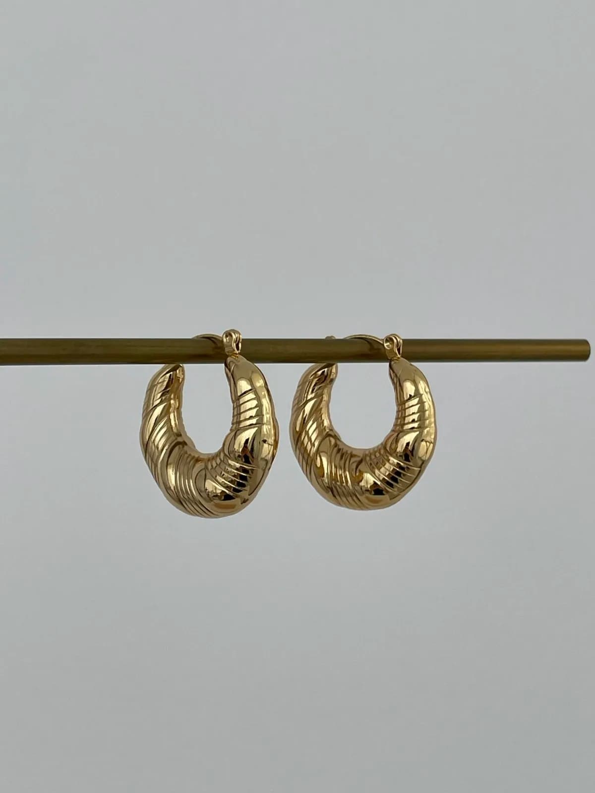 Çelik Desenli Gold Halka Küpe