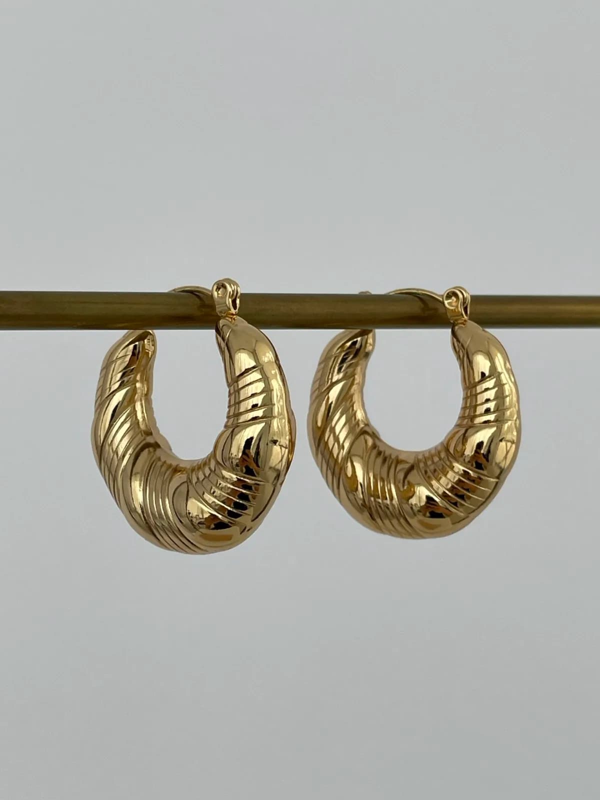 Çelik Desenli Gold Halka Küpe
