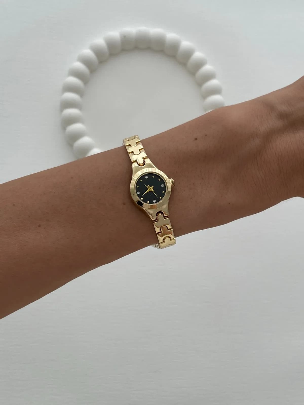 Yuvarlak Tasarım Kadranı Siyah Gold Vintage Saat