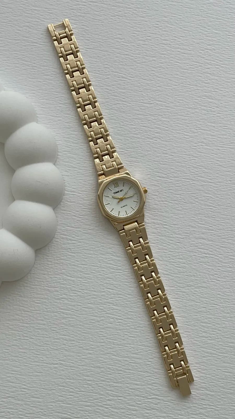 Yuvarlak Tasarım Kadranı Beyaz Gold Vintage Saat