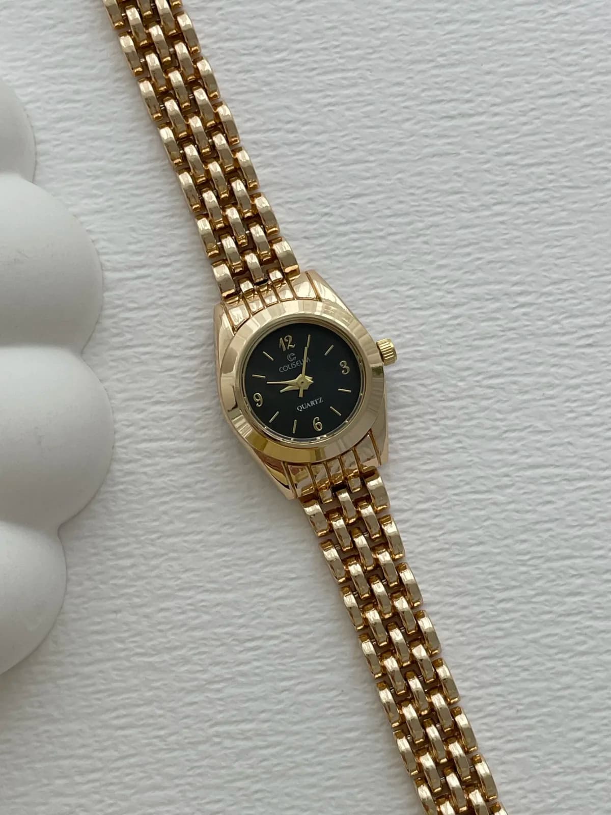 Yuvarlak Tasarım Kadranı Siyah Gold Vintage Saat